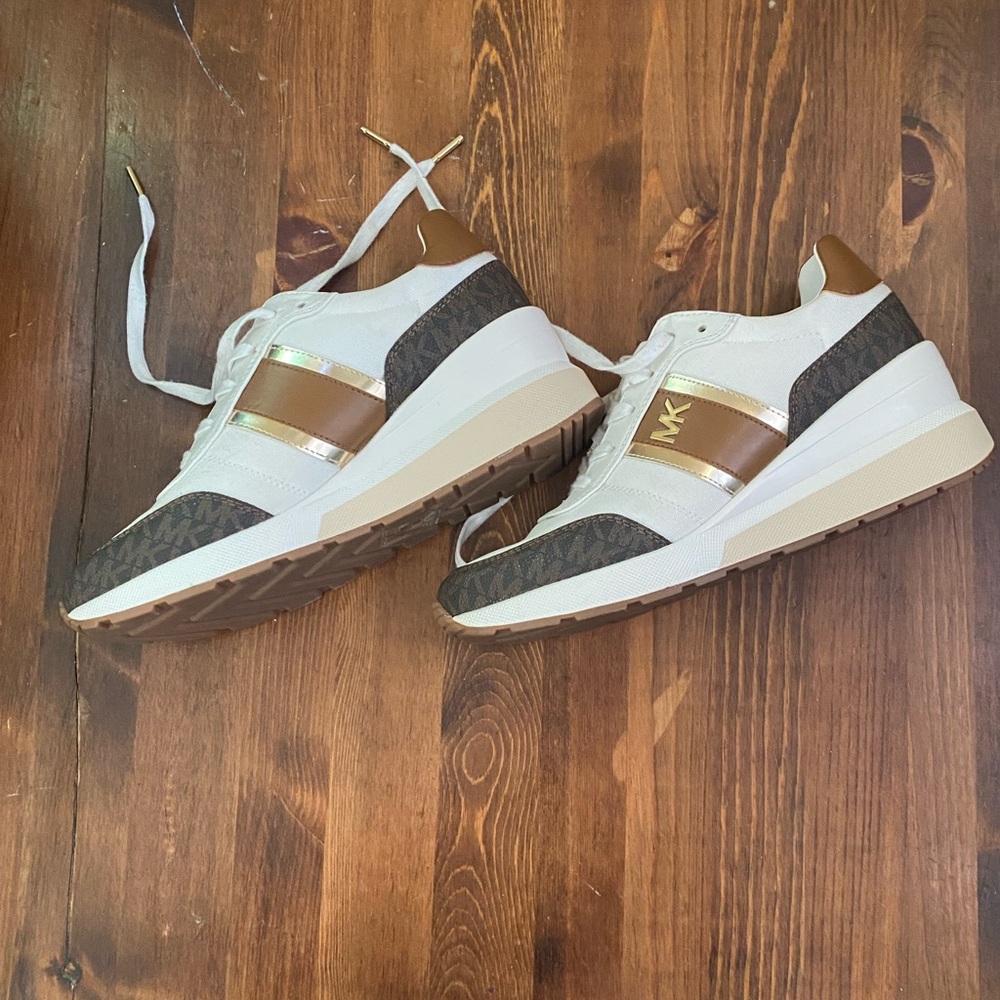 Michael Kors Women’s Wedge Sneakers. Size: 8.5
Gently used great condition. 🤎 - Picture 6 of 14